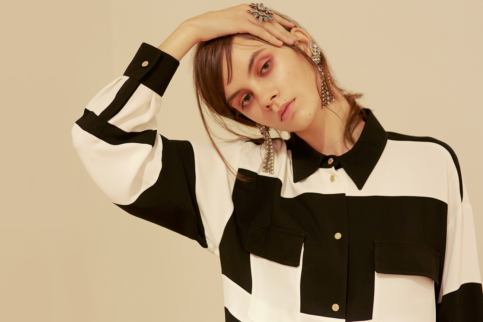 Editorial: Radio Days – LOfficielAU©