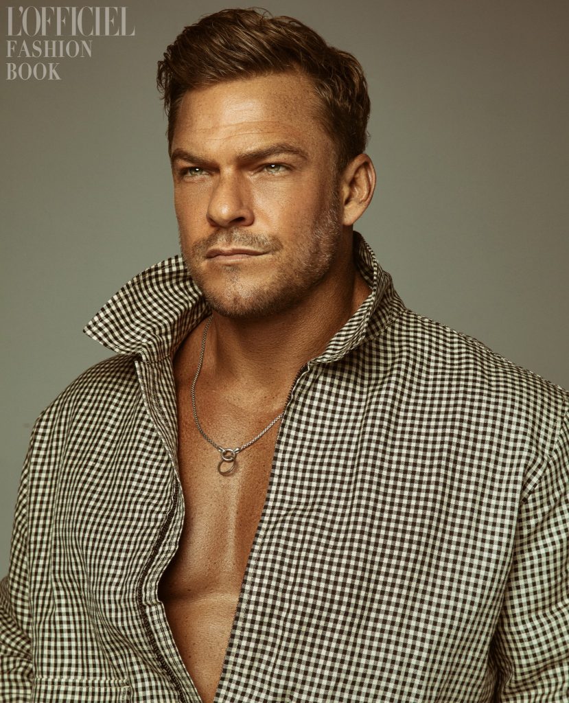 Alan Ritchson – Fashion Book – LOfficielAU©